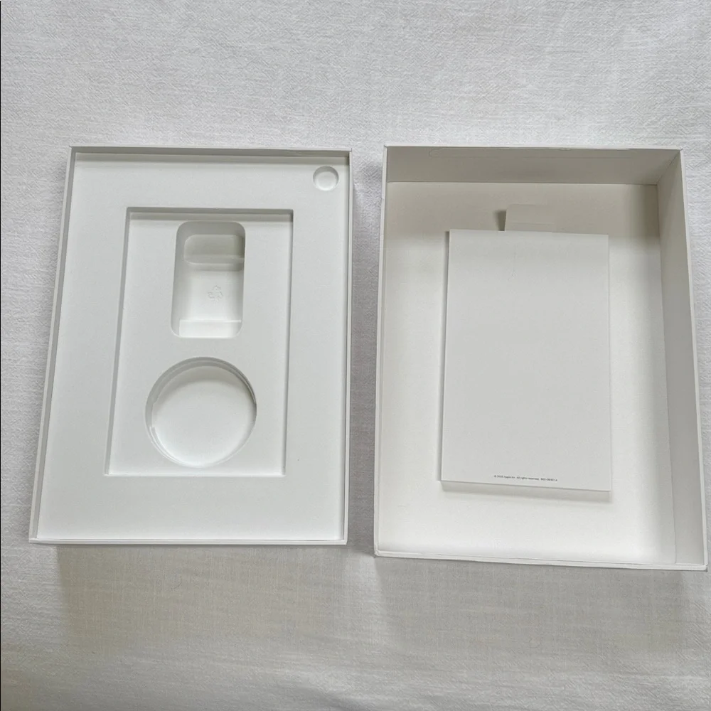 Apple 128GB iPad (A16) Wi-Fi MD3Y4LL/A MODEL A3354 SILVER 2025 BOX ONLY +INSERTS